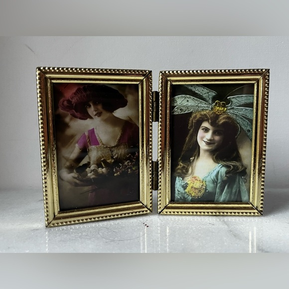 Vintage Brass Gold Tone Metal Bi Fold 3.5x 2.5” Double Picture Photo Frame - Picture 1 of 15